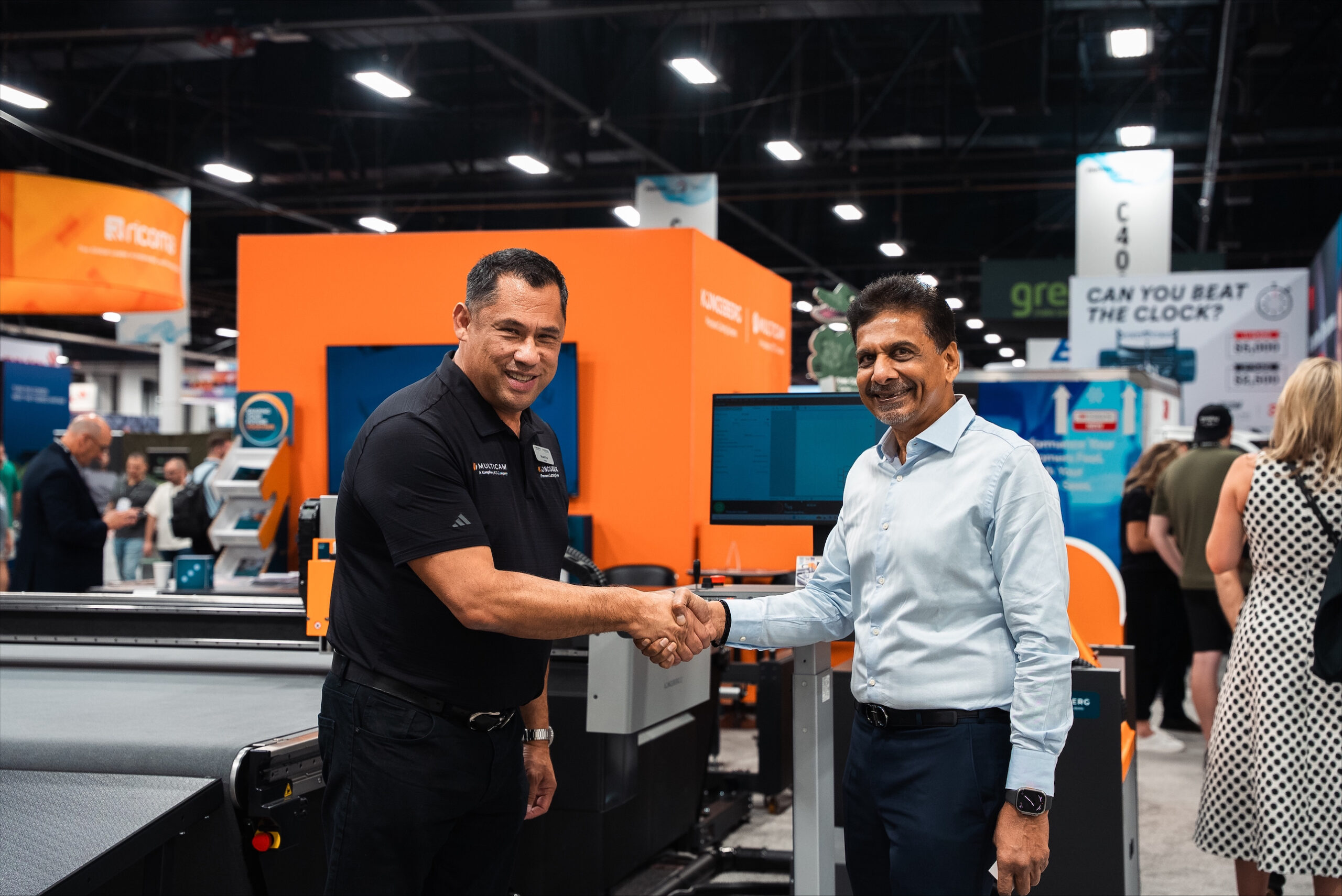 (L to R): Mr. Stuart Fox and Mr. TP Jain at the signing of distribution agreement at Printing United Expo 2026